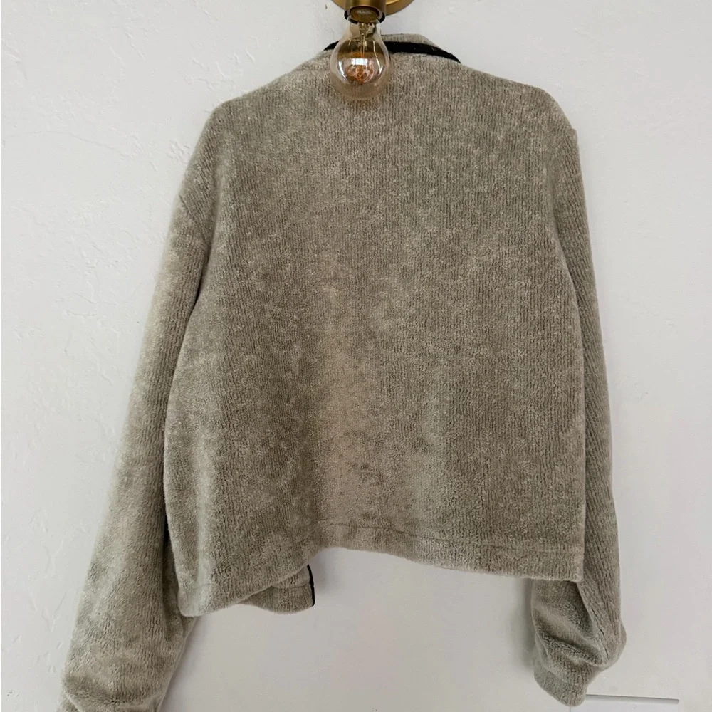 Elegant Beige Button-Up Blazer - Picture 3 of 6